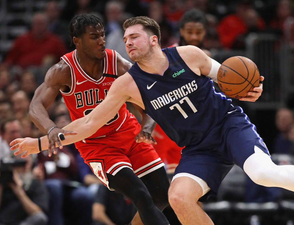 开云体育-雄鹿鏖战奇才，麦科勒姆高光表现