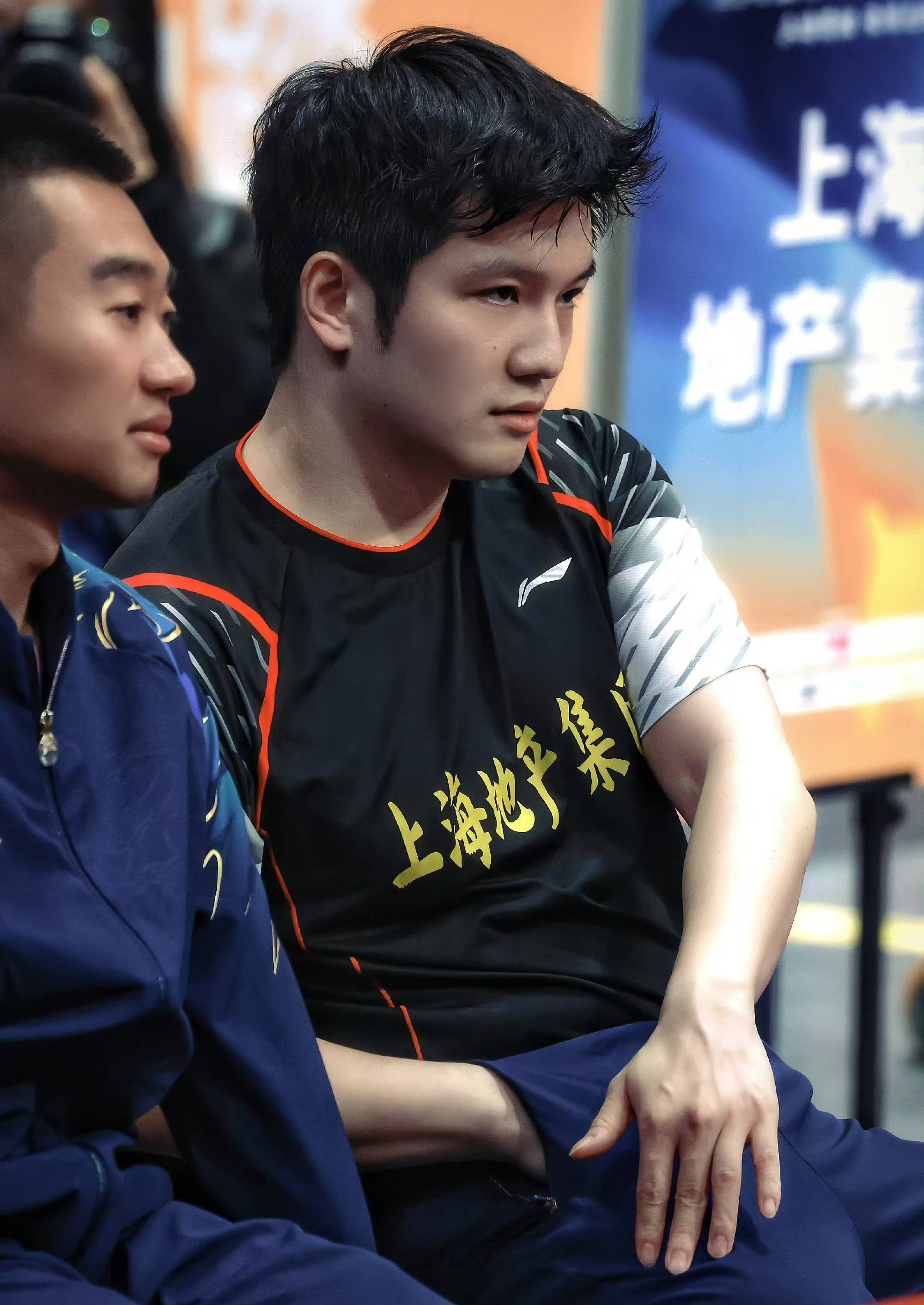 关于日本乒乓球队轻取波兰乒乓球队，樊振东统治全场的信息