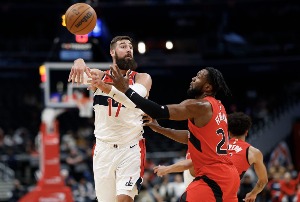 关于鹈鹕逆转湖人B队，瓦兰丘纳斯关键制胜的信息