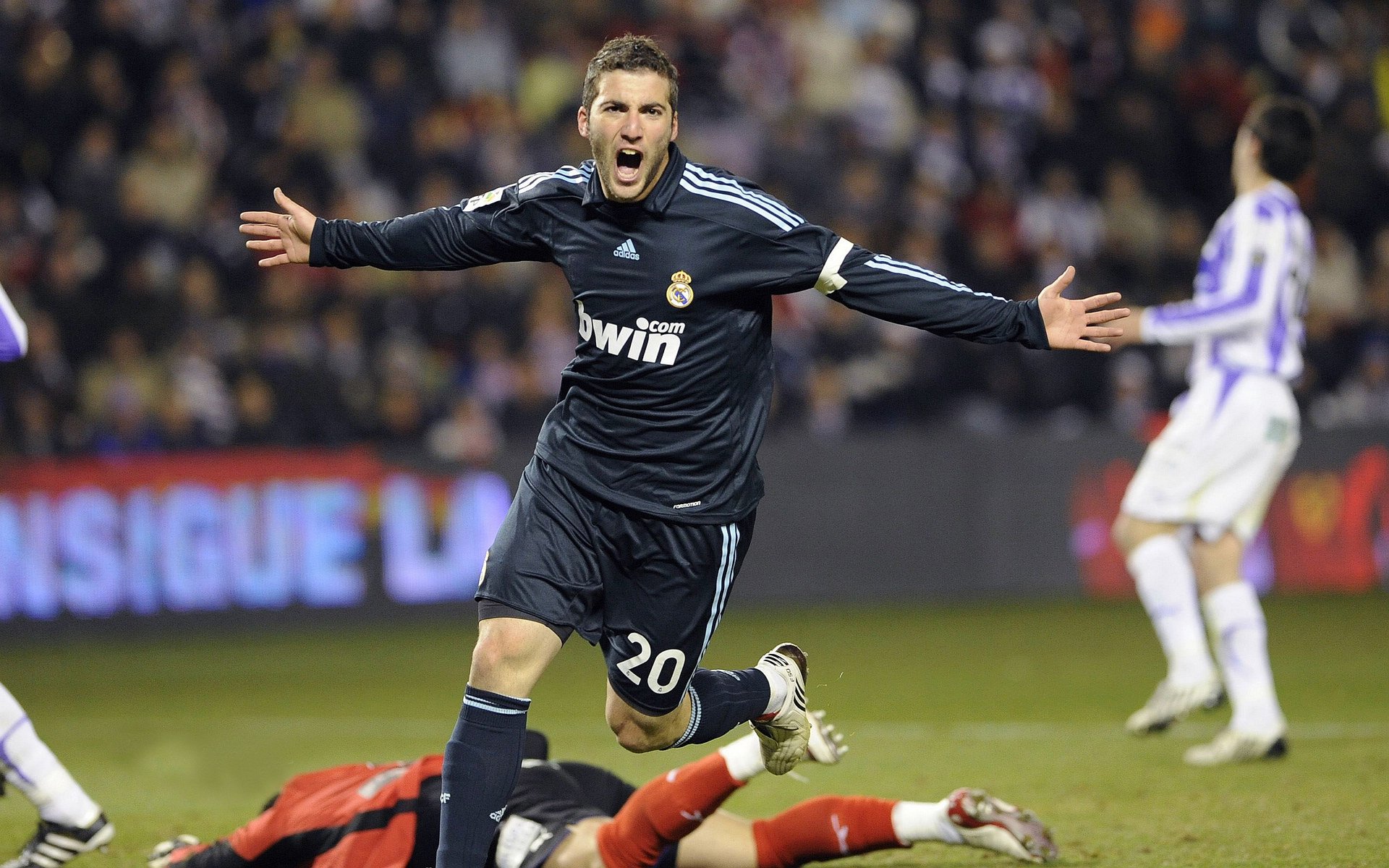 开云官方app入口-霍勒迪统治全场，马刺踏平山西队，一场攻防体系的完美教学