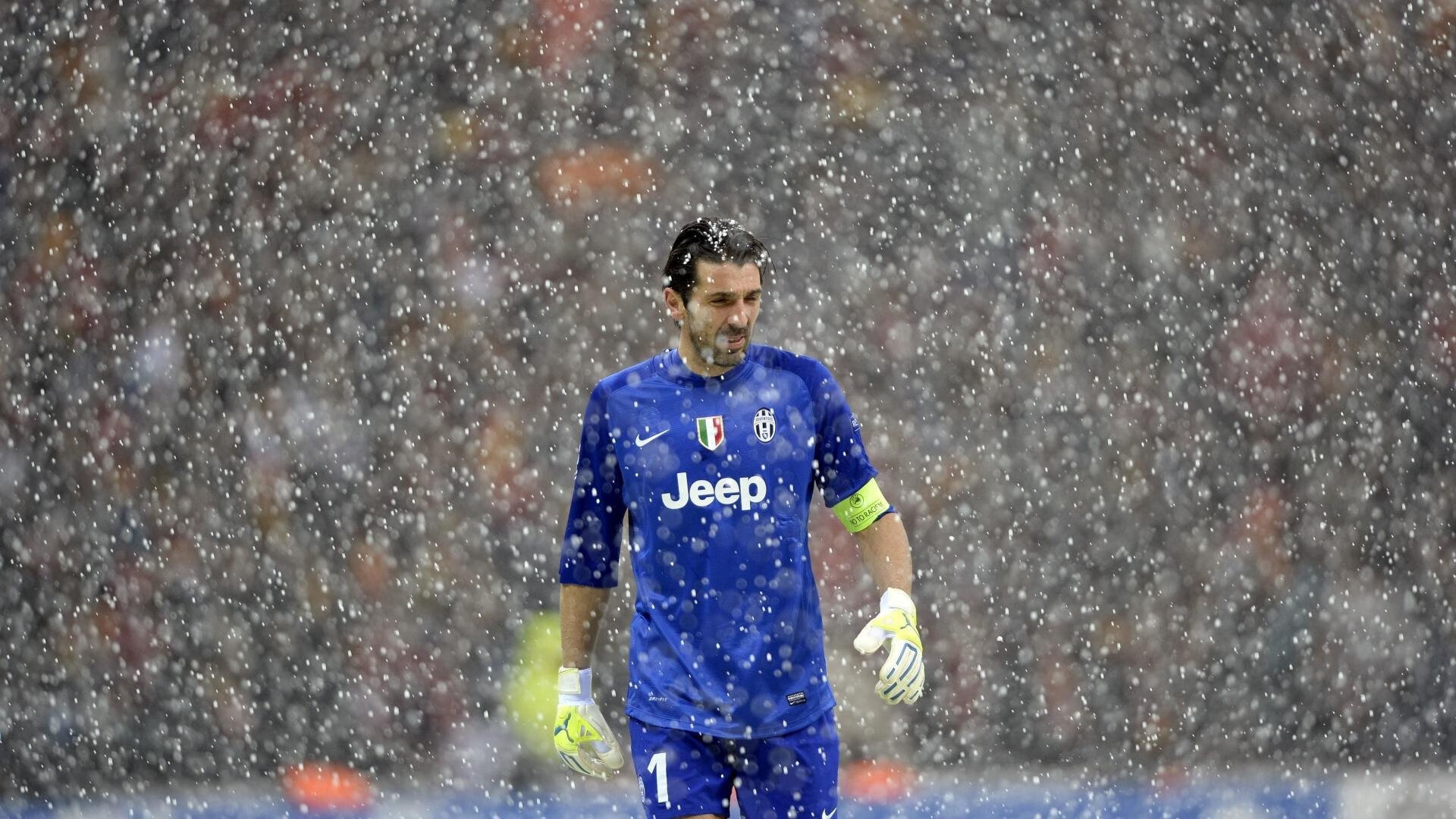 当温网精神点燃拉沃尔杯，西西帕斯如何用唯一性重写网球叙事